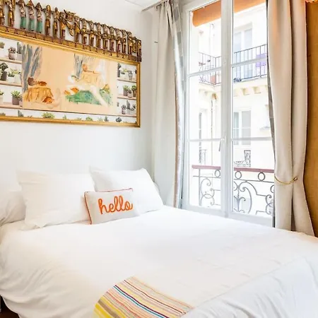 Appartamento De 3 P, Baroque Et Vues Sur Toits Du Marais Parigi