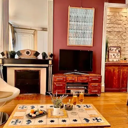 Appartamento De 3 P, Baroque Et Vues Sur Toits Du Marais *