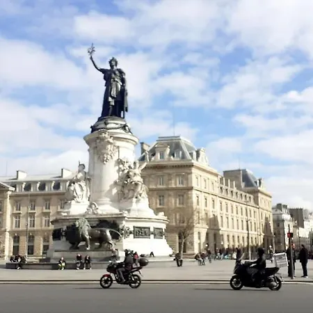 Appartamento De 3 P, Baroque Et Vues Sur Toits Du Marais Parigi